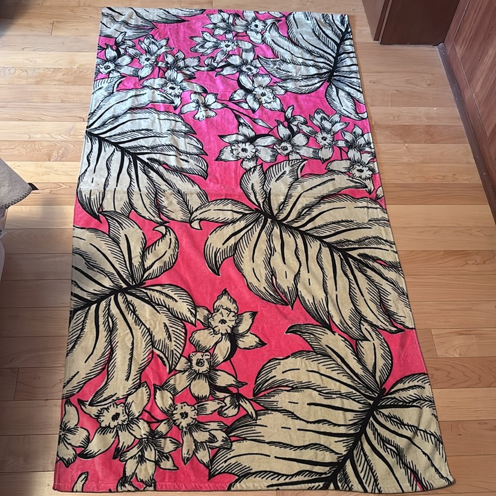 Distinctly Home Aloha Floral Velour Beach Towel